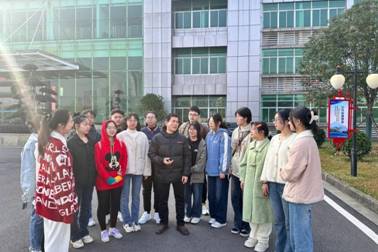 指导老师＋学生